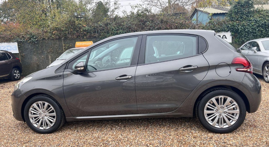 PEUGEOT 208 1.2 PureTech Signature 2018