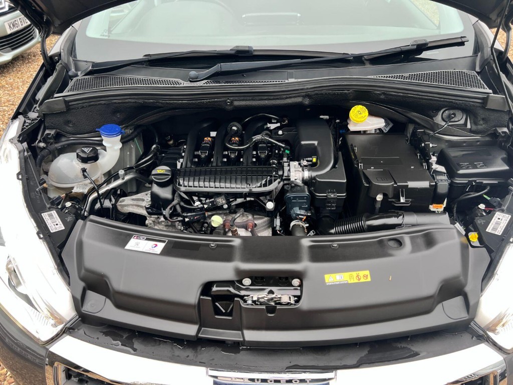 PEUGEOT 208 1.2 PureTech Signature 2018