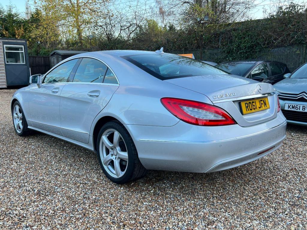 MERCEDES-BENZ CLS 3.0 CLS350 CDI V6 BlueEfficiency 2011