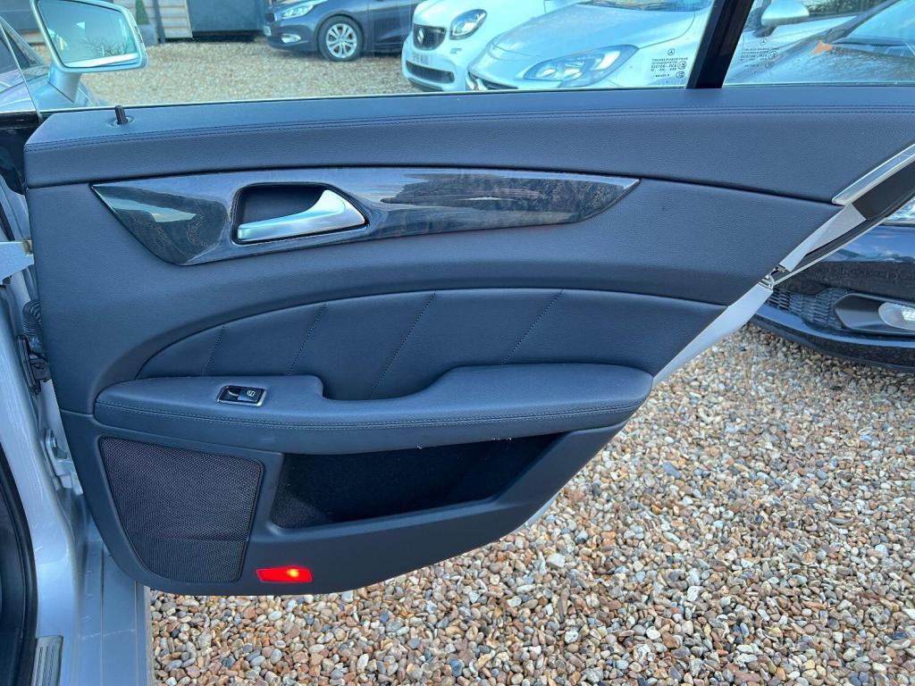 MERCEDES-BENZ CLS 3.0 CLS350 CDI V6 BlueEfficiency 2011