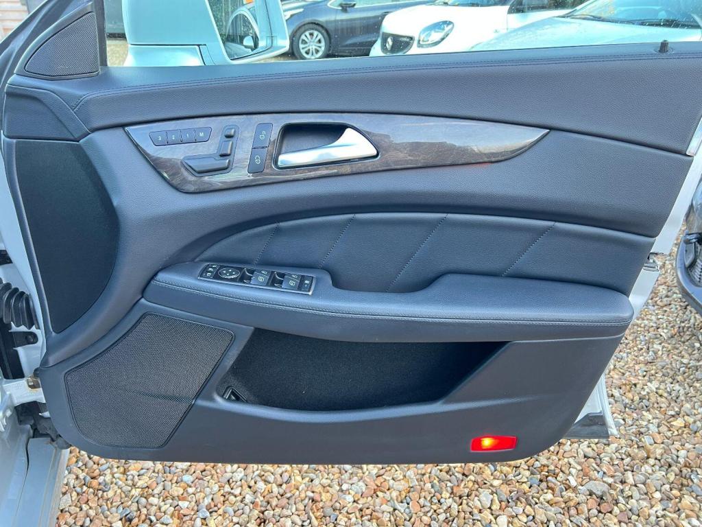 MERCEDES-BENZ CLS 3.0 CLS350 CDI V6 BlueEfficiency 2011