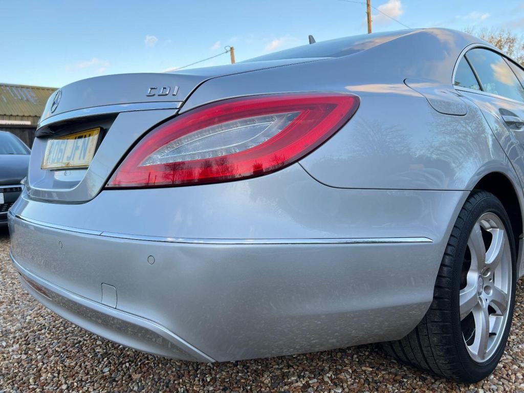 MERCEDES-BENZ CLS 3.0 CLS350 CDI V6 BlueEfficiency 2011