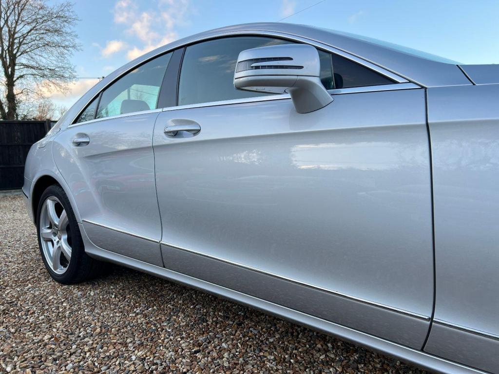 MERCEDES-BENZ CLS 3.0 CLS350 CDI V6 BlueEfficiency 2011