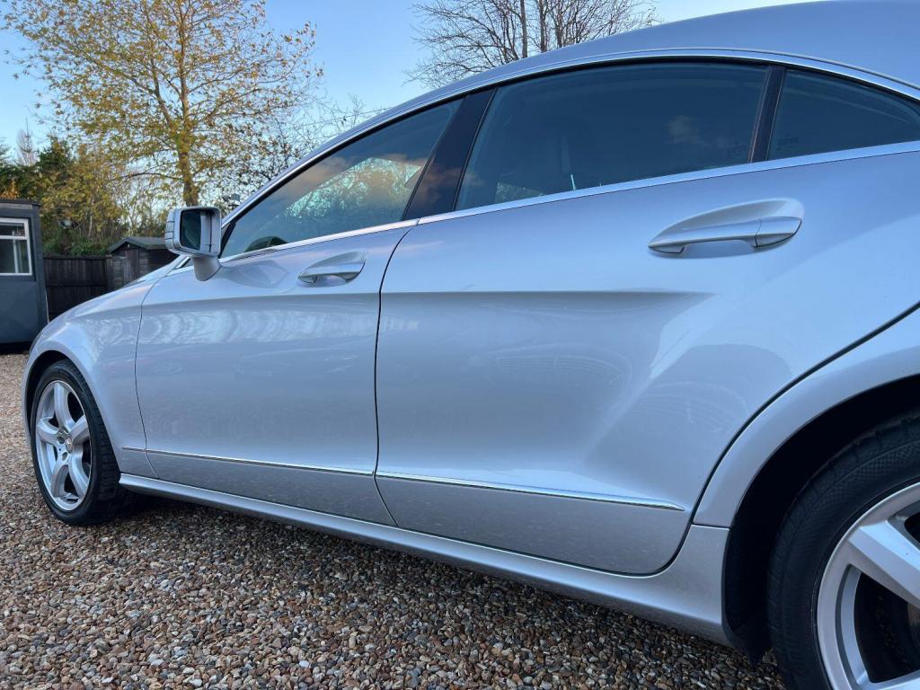 MERCEDES-BENZ CLS 3.0 CLS350 CDI V6 BlueEfficiency 2011