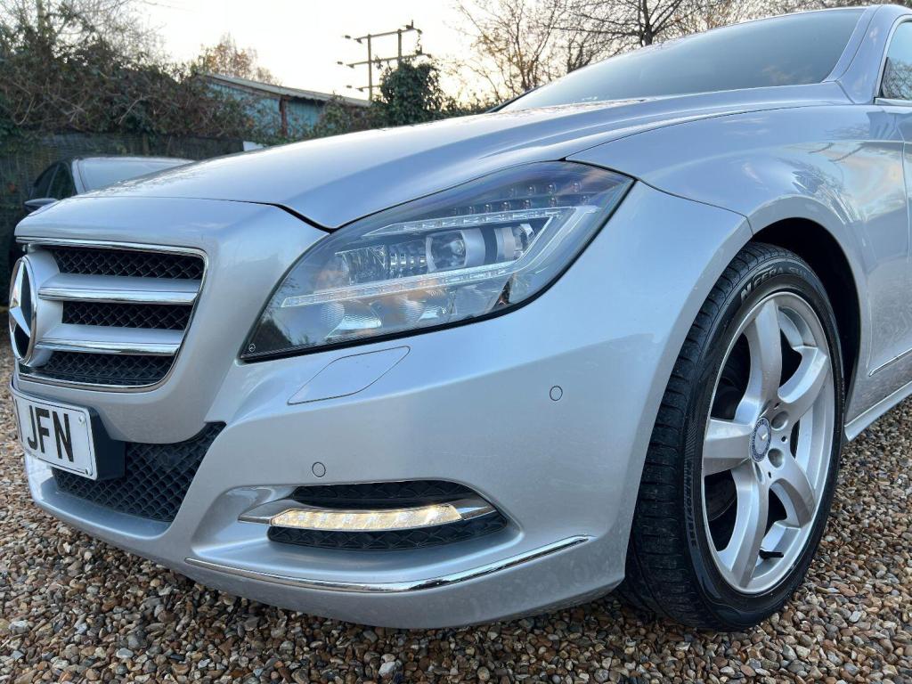 MERCEDES-BENZ CLS 3.0 CLS350 CDI V6 BlueEfficiency 2011