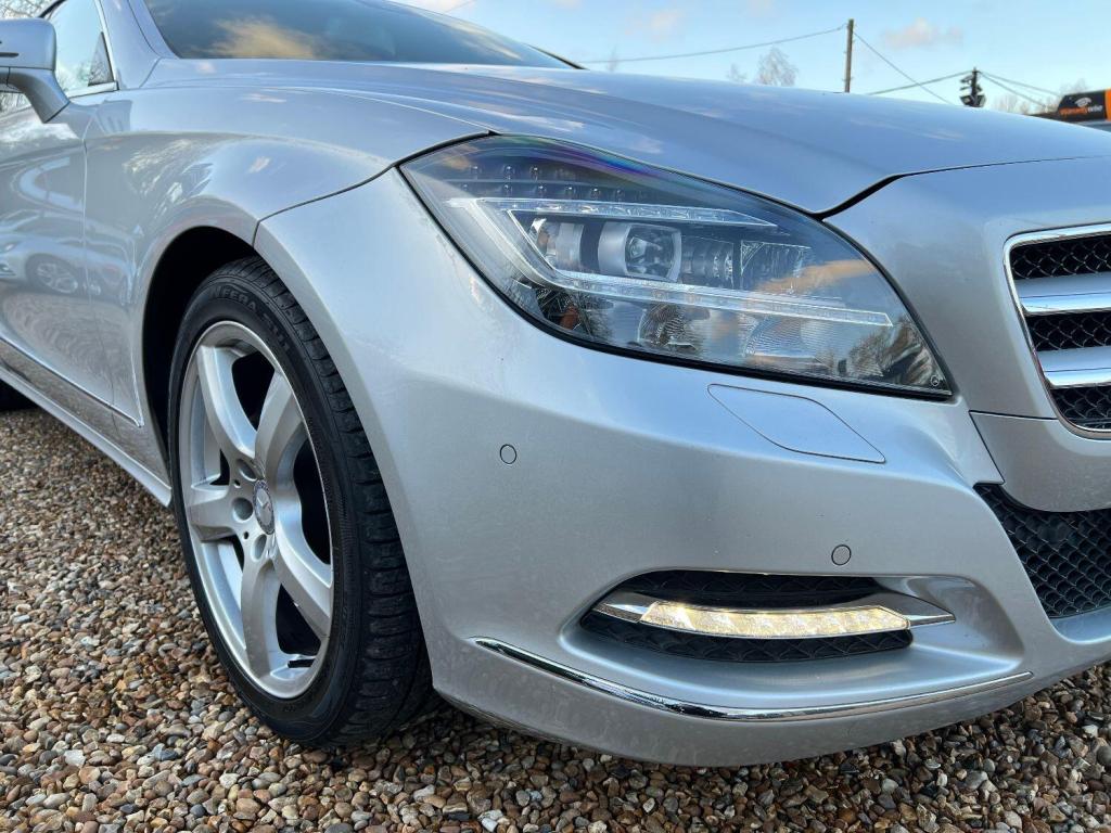 MERCEDES-BENZ CLS 3.0 CLS350 CDI V6 BlueEfficiency 2011