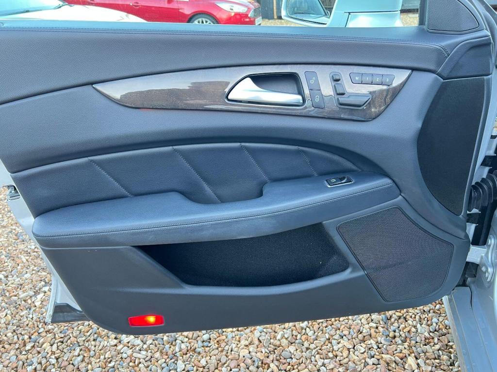 MERCEDES-BENZ CLS 3.0 CLS350 CDI V6 BlueEfficiency 2011