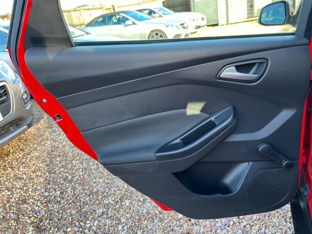 FORD FOCUS 1.6 Zetec 2015