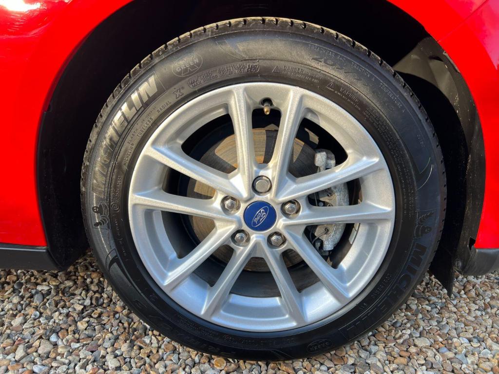 FORD FOCUS 1.6 Zetec 2015