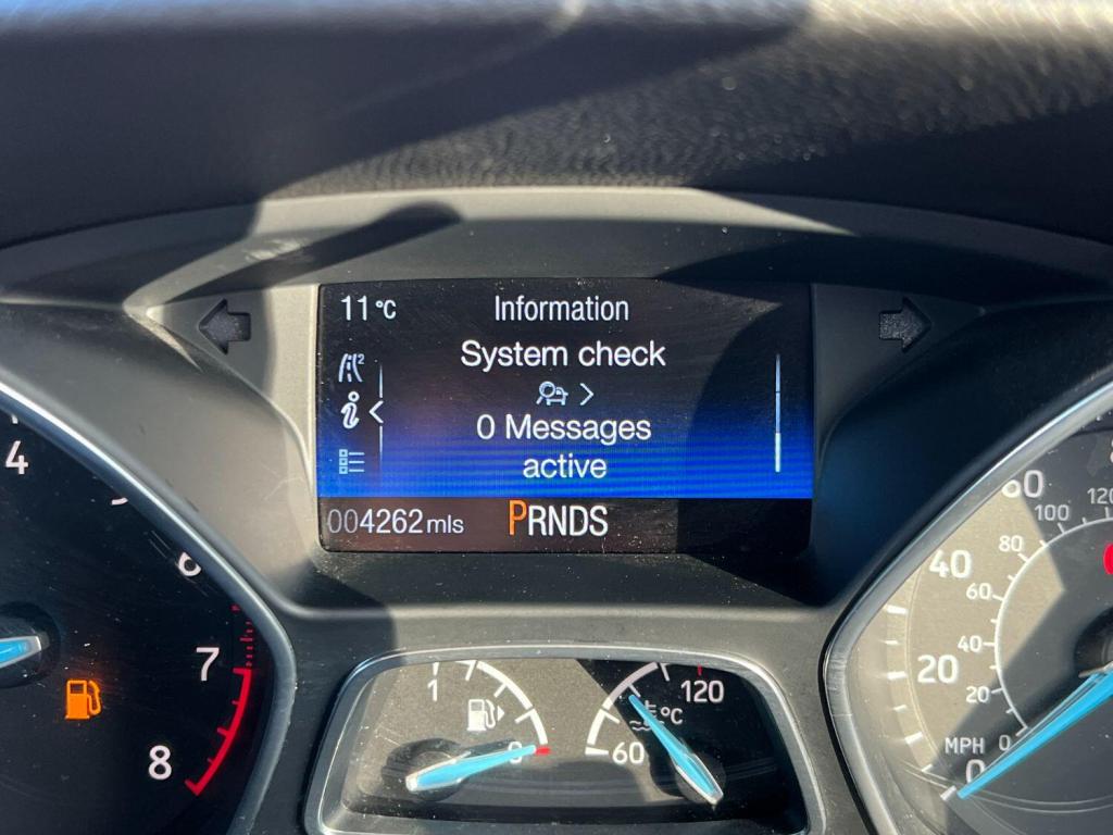 FORD FOCUS 1.6 Zetec 2015