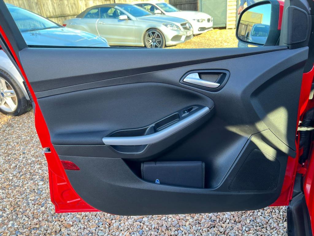 FORD FOCUS 1.6 Zetec 2015