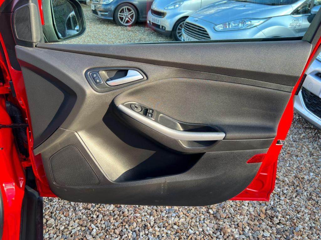 FORD FOCUS 1.6 Zetec 2015