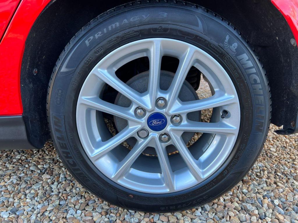 FORD FOCUS 1.6 Zetec 2015