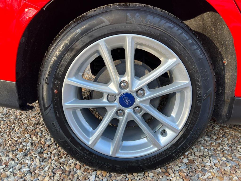 FORD FOCUS 1.6 Zetec 2015