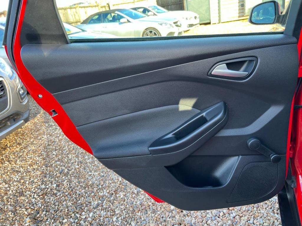 FORD FOCUS 1.6 Zetec 2015