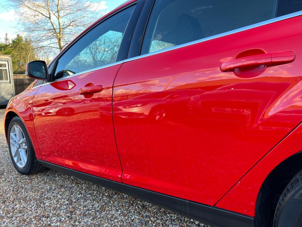 FORD FOCUS 1.6 Zetec 2015