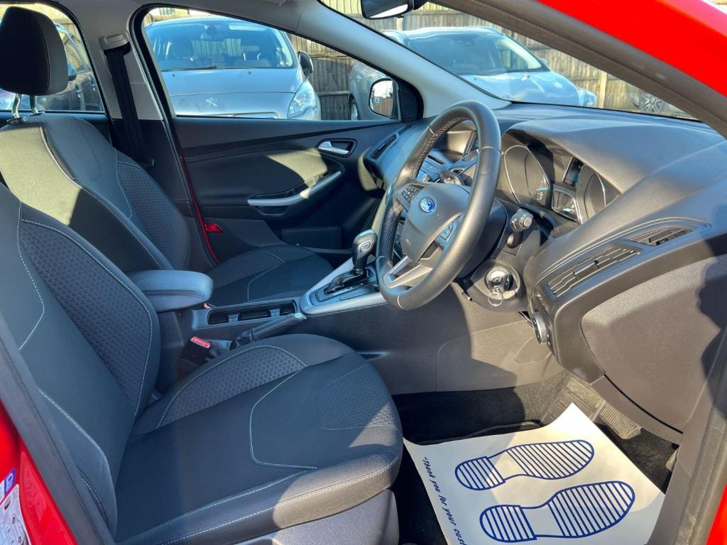 FORD FOCUS 1.6 Zetec 2015