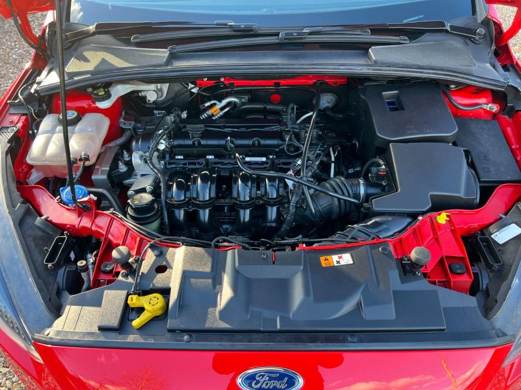 FORD FOCUS 1.6 Zetec 2015