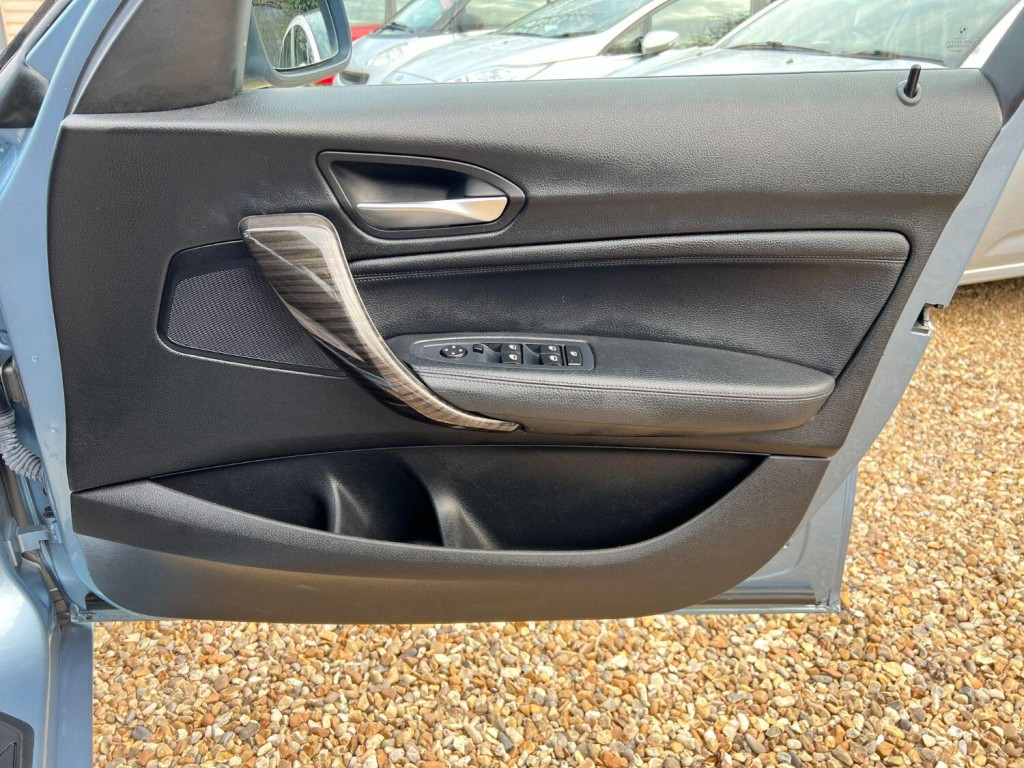 BMW 1 SERIES 2.0 118d SE Sport 5-door 2012
