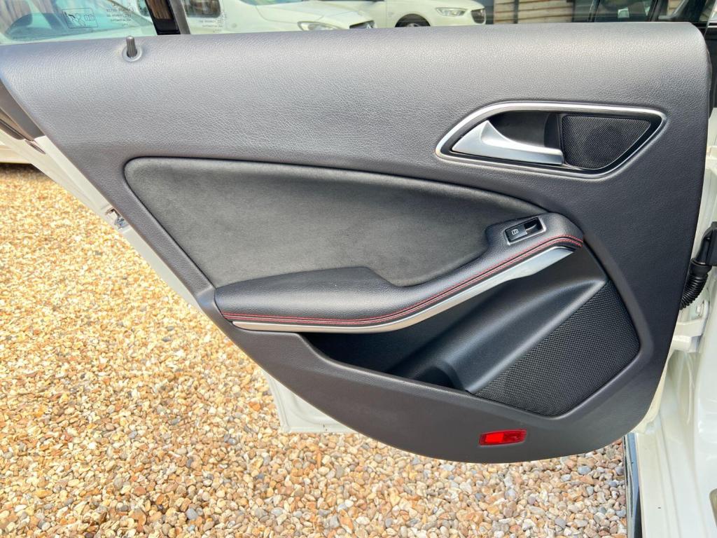 MERCEDES-BENZ CLA 1.6 CLA180 AMG Sport 2013