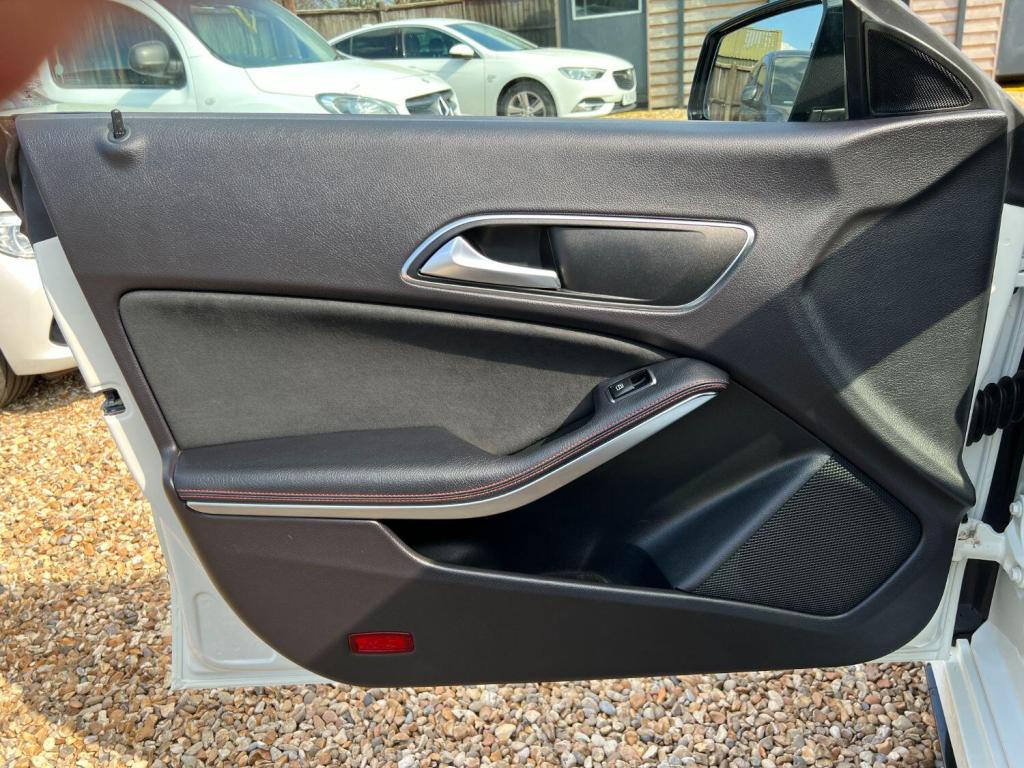 MERCEDES-BENZ CLA 1.6 CLA180 AMG Sport 2013