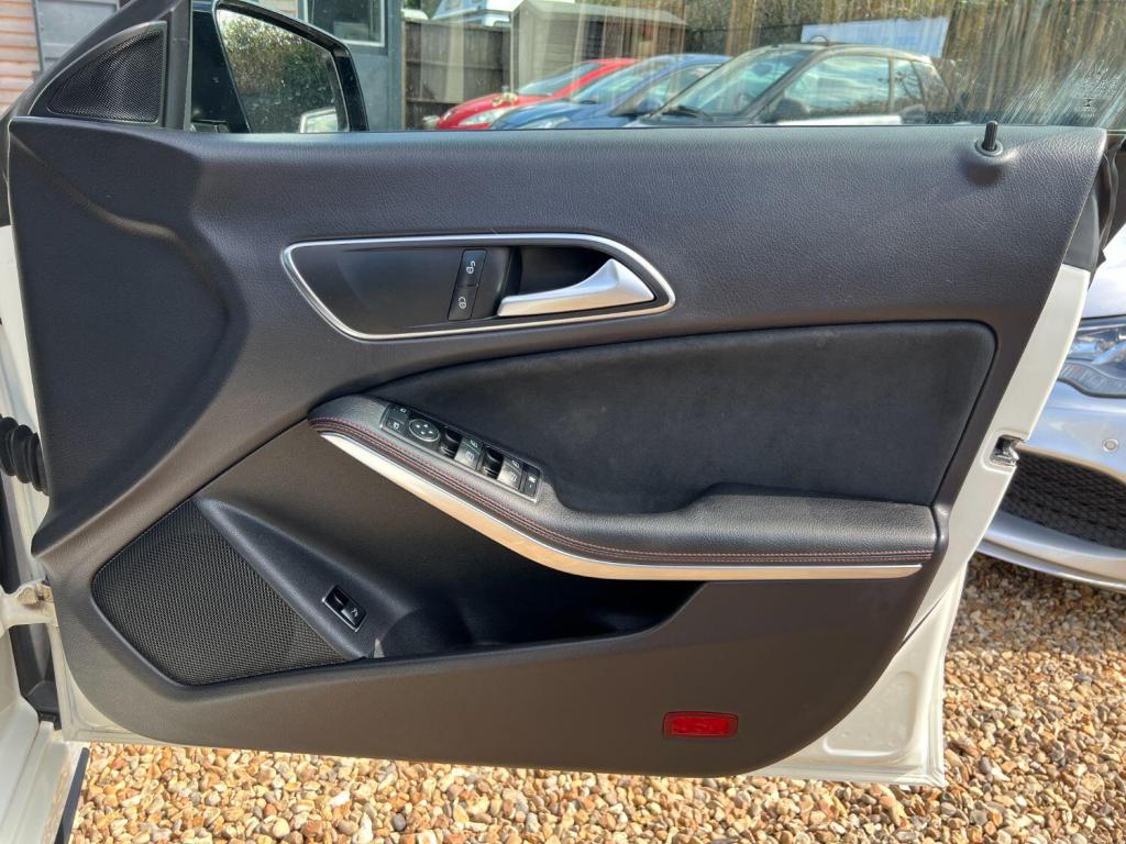 MERCEDES-BENZ CLA 1.6 CLA180 AMG Sport 2013