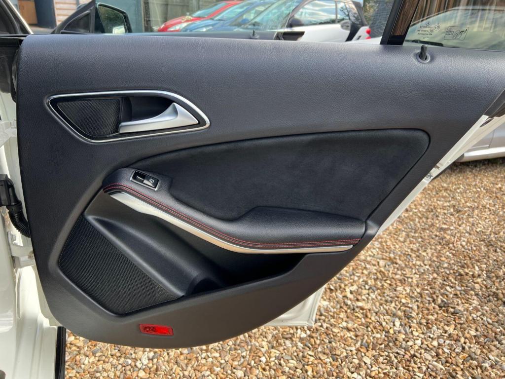 MERCEDES-BENZ CLA 1.6 CLA180 AMG Sport 2013