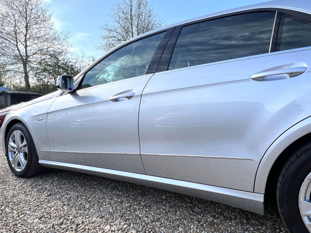 MERCEDES-BENZ E CLASS 3.0 E350 CDI V6 BlueEfficiency Avantgarde 2011