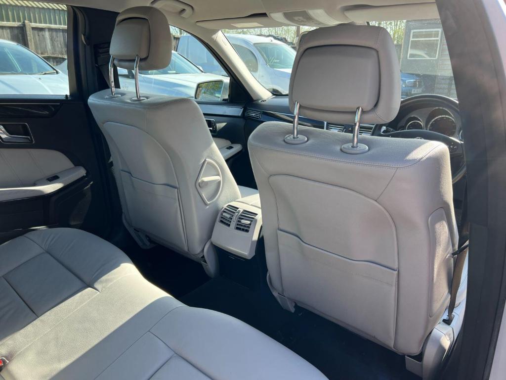 MERCEDES-BENZ E CLASS 3.0 E350 CDI V6 BlueEfficiency Avantgarde 2011