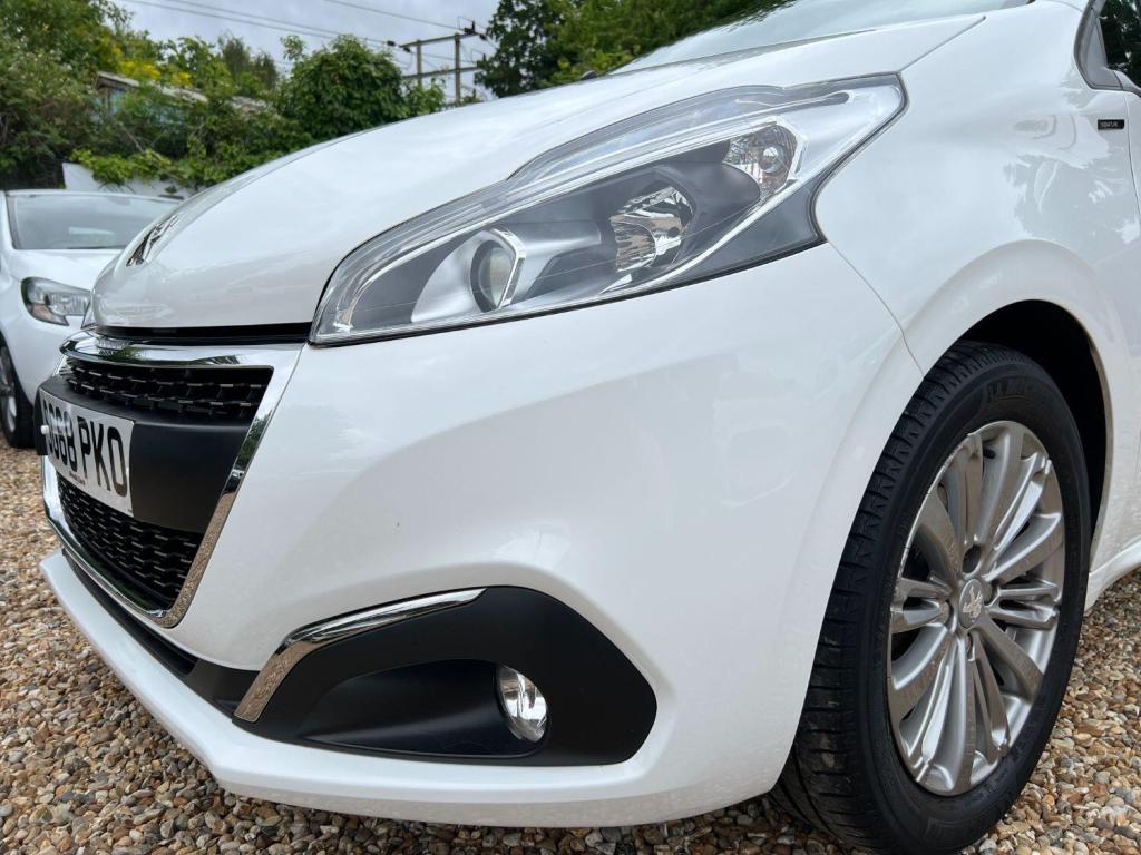 PEUGEOT 208 1.2 PureTech Signature 2018