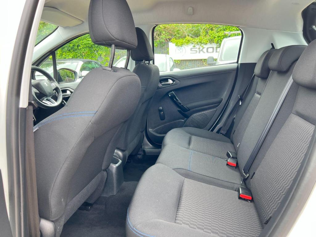 PEUGEOT 208 1.2 PureTech Signature 2018