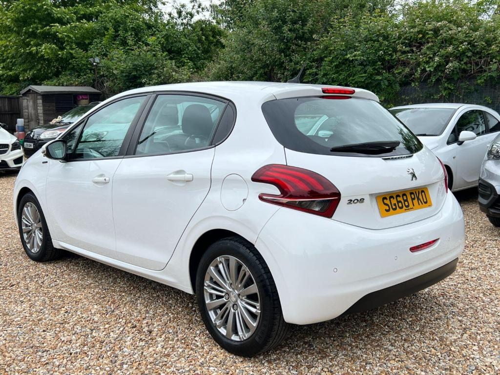 PEUGEOT 208 1.2 PureTech Signature 2018