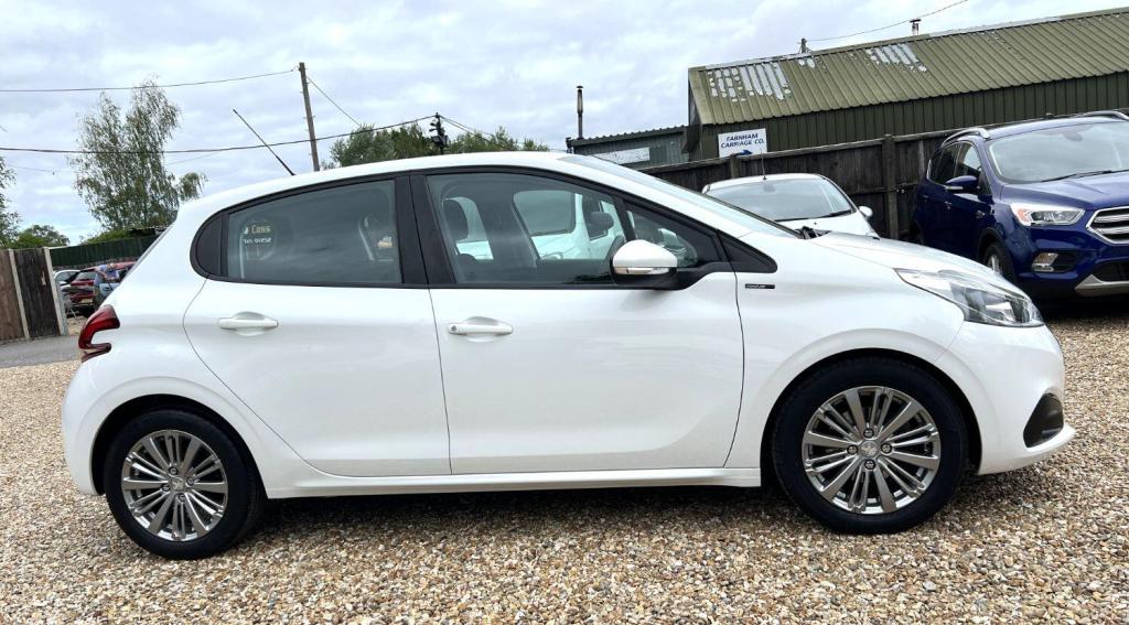 PEUGEOT 208 1.2 PureTech Signature 2018