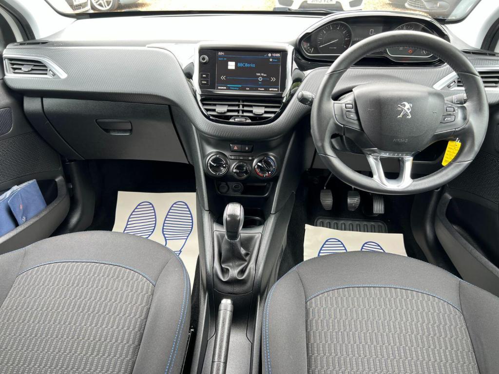 PEUGEOT 208 1.2 PureTech Signature 2018