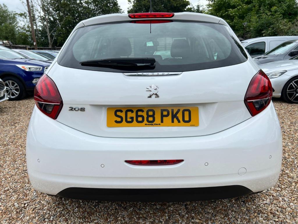 PEUGEOT 208 1.2 PureTech Signature 2018