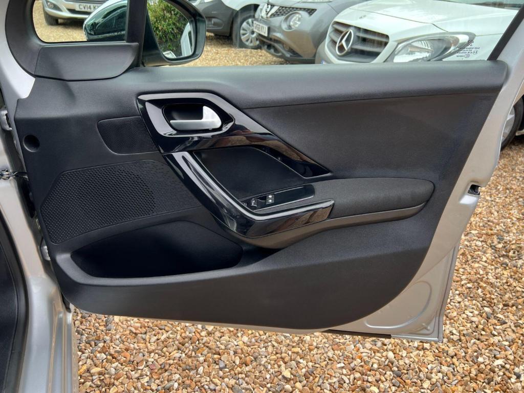 PEUGEOT 208 1.2 PureTech Allure 2017