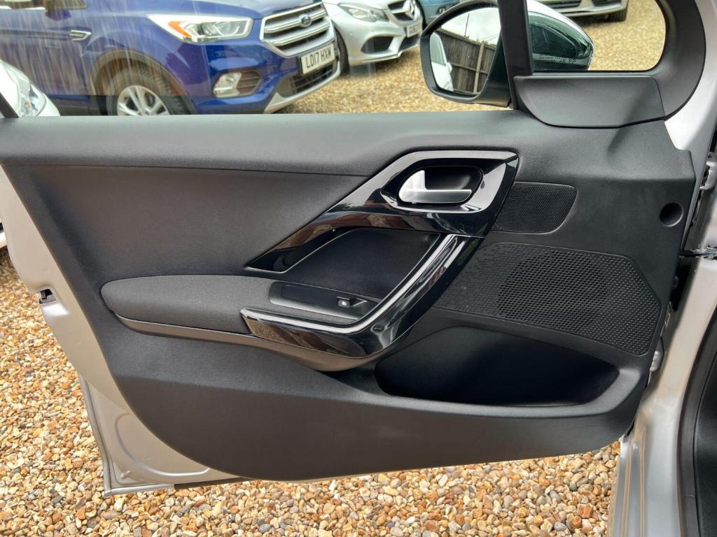 PEUGEOT 208 1.2 PureTech Allure 2017