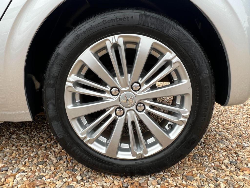 PEUGEOT 208 1.2 PureTech Allure 2017