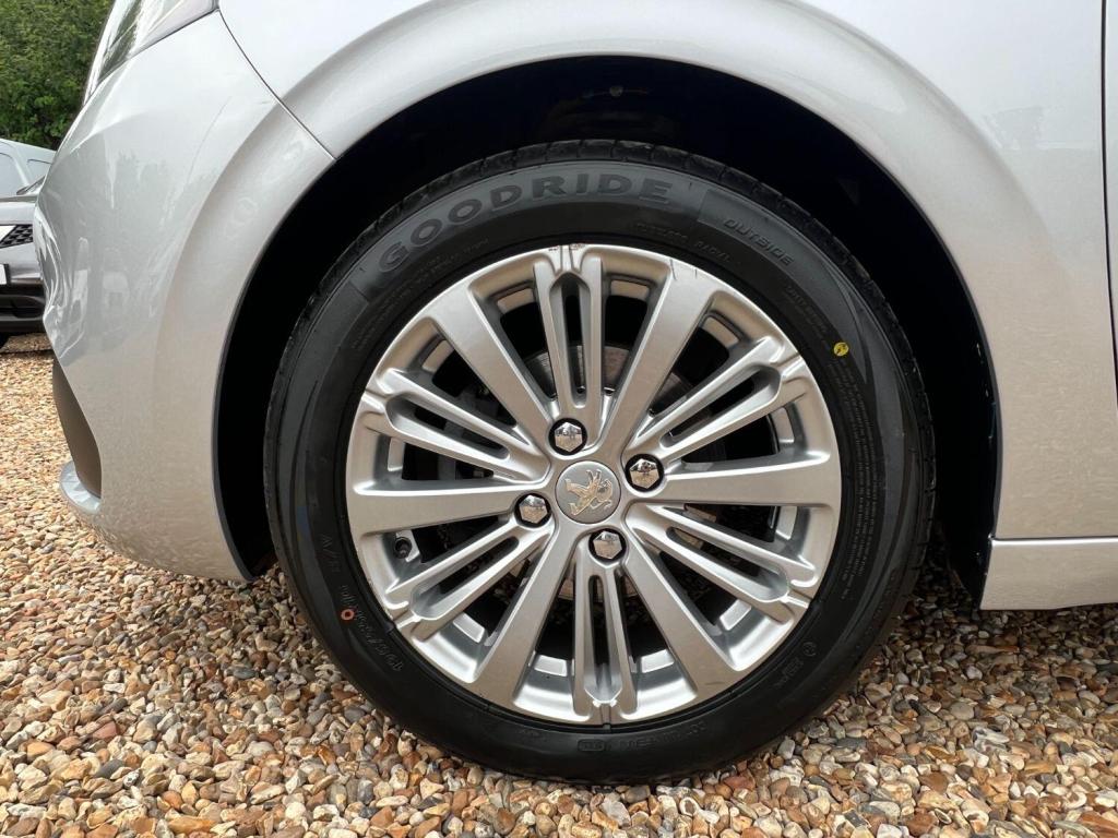 PEUGEOT 208 1.2 PureTech Allure 2017