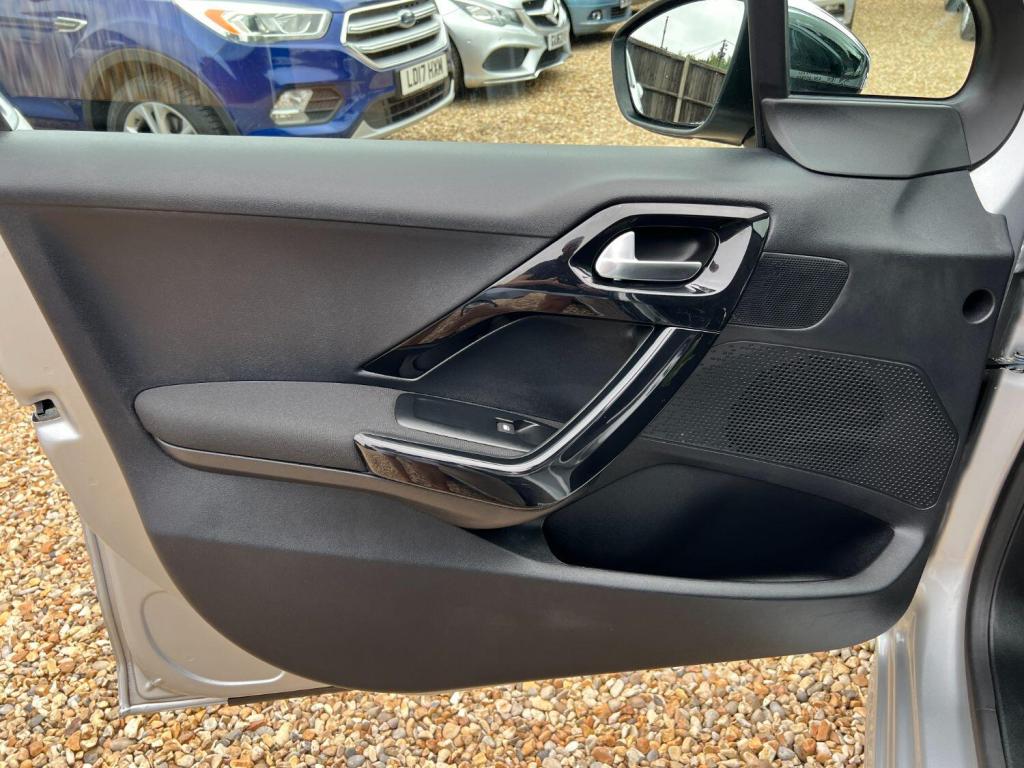 PEUGEOT 208 1.2 PureTech Allure 2017