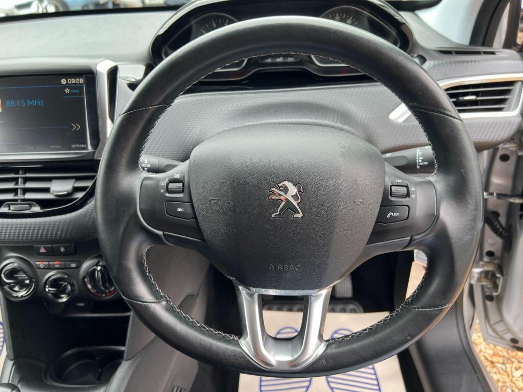 PEUGEOT 208 1.2 PureTech Allure 2017