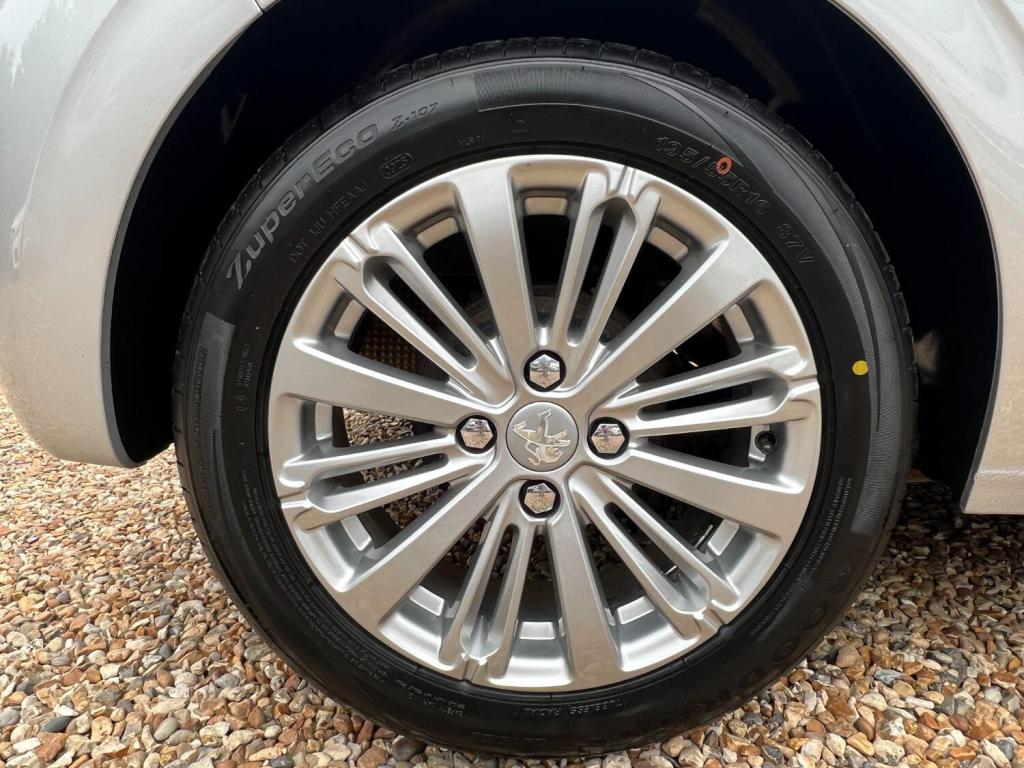 PEUGEOT 208 1.2 PureTech Allure 2017