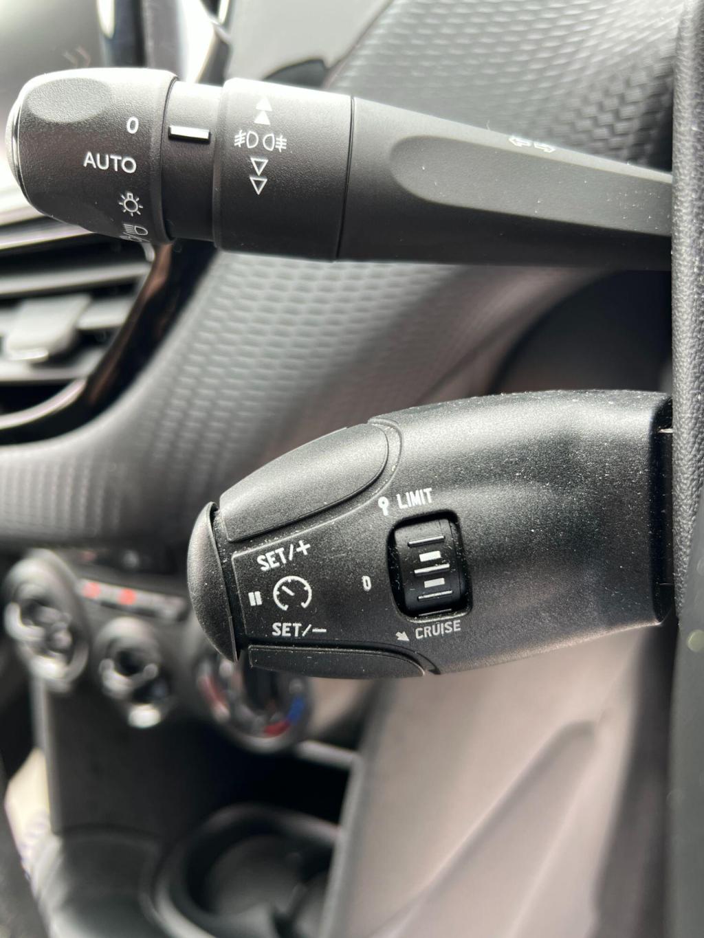 PEUGEOT 208 1.2 PureTech Allure 2017