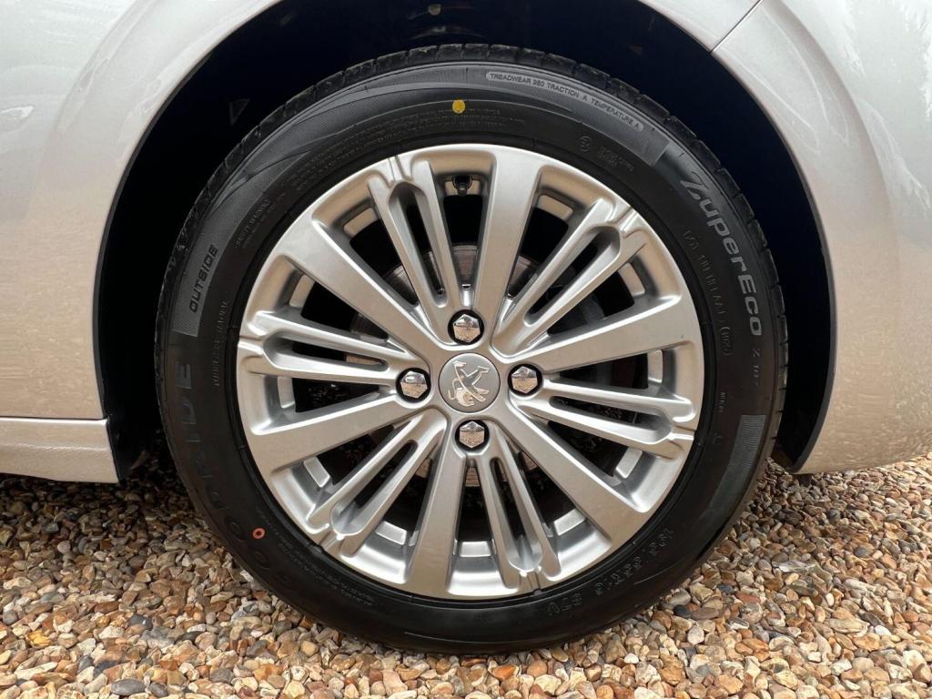 PEUGEOT 208 1.2 PureTech Allure 2017