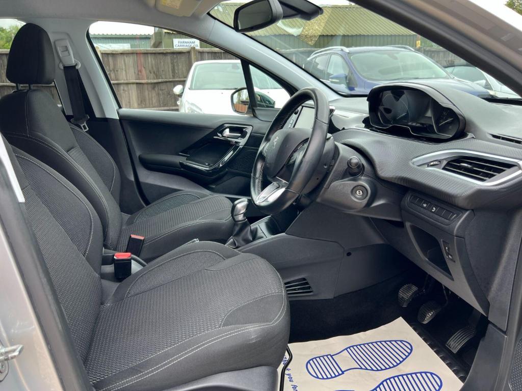 PEUGEOT 208 1.2 PureTech Allure 2017