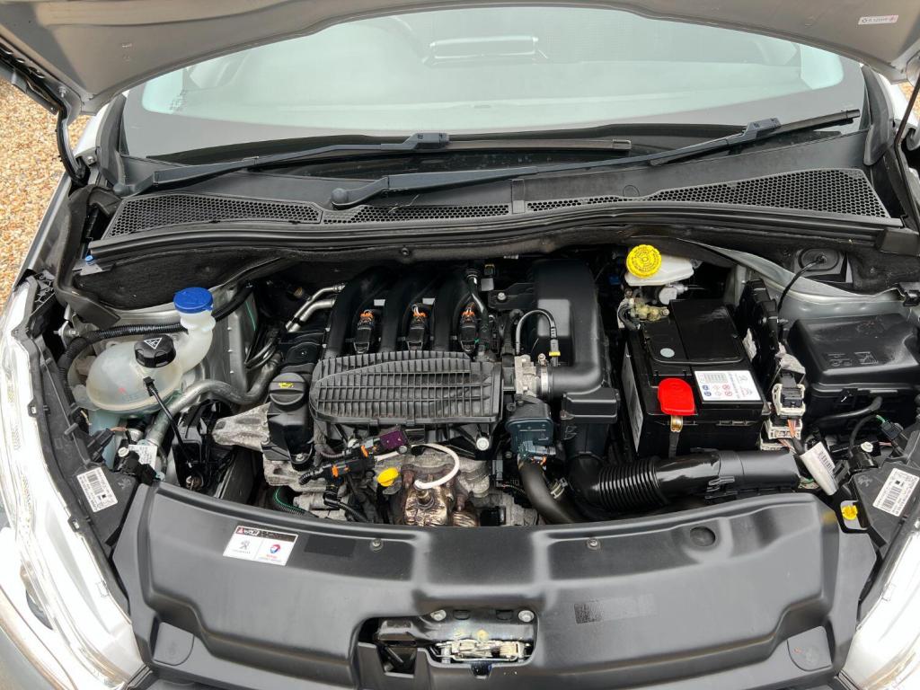 PEUGEOT 208 1.2 PureTech Allure 2017