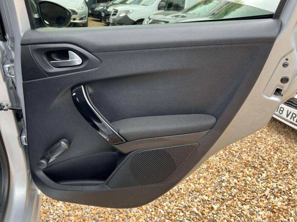 PEUGEOT 208 1.2 PureTech Allure 2017