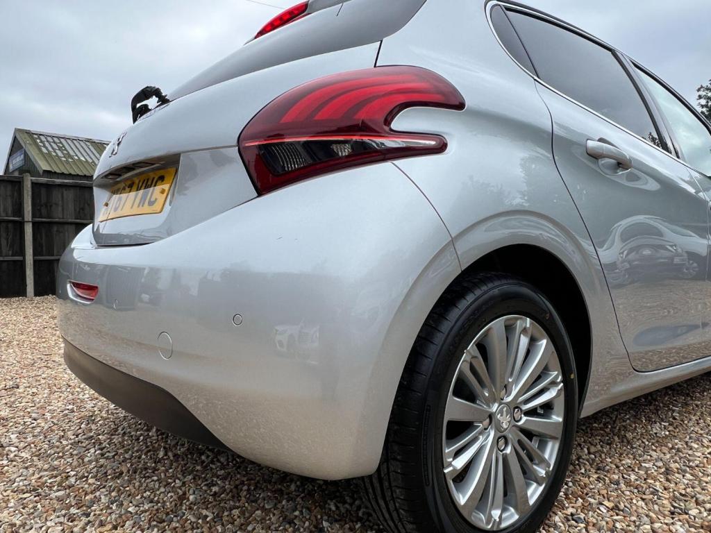 PEUGEOT 208 1.2 PureTech Allure 2017