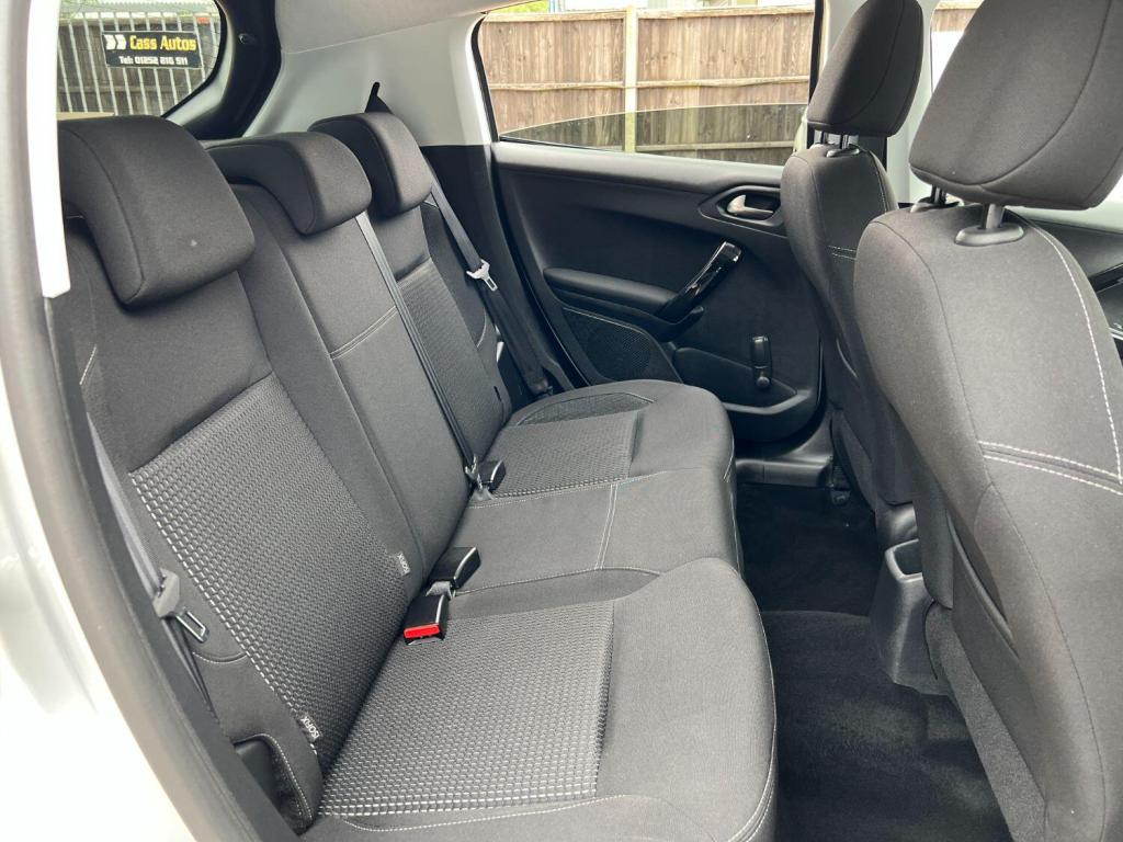 PEUGEOT 208 1.2 PureTech Allure 2017