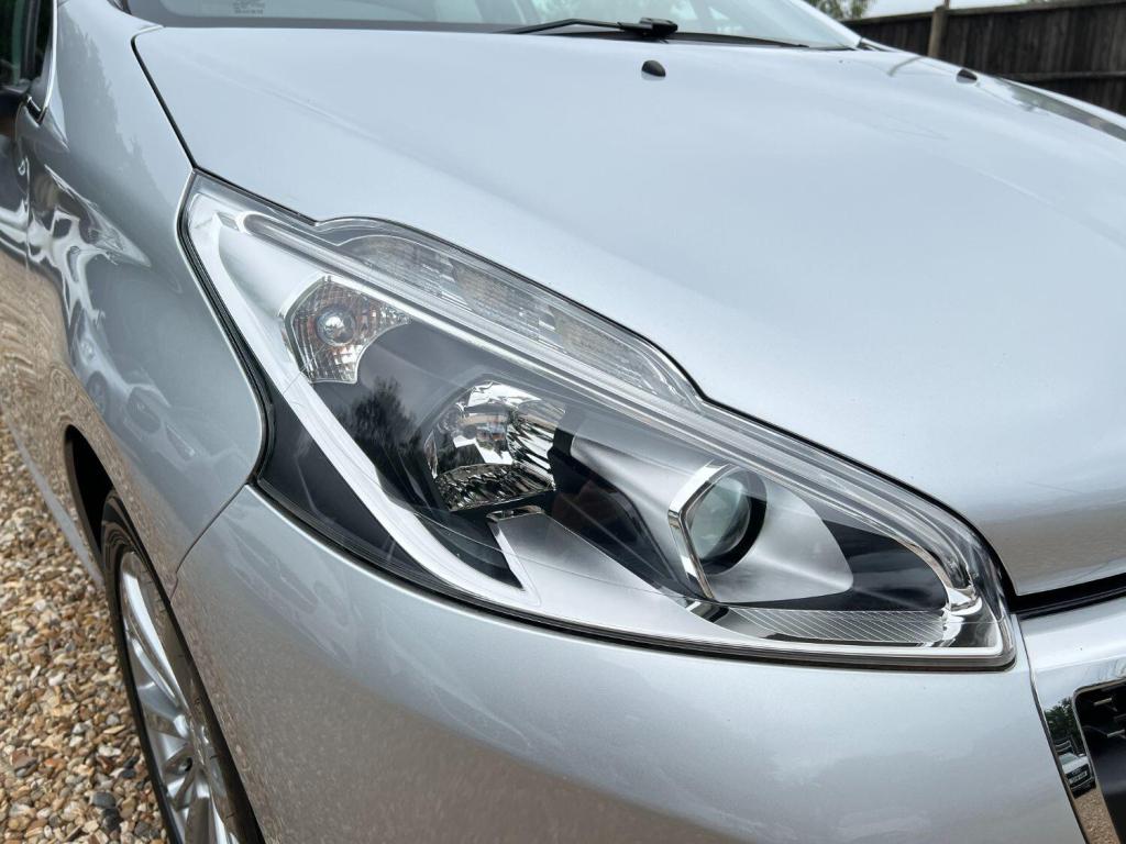 PEUGEOT 208 1.2 PureTech Allure 2017